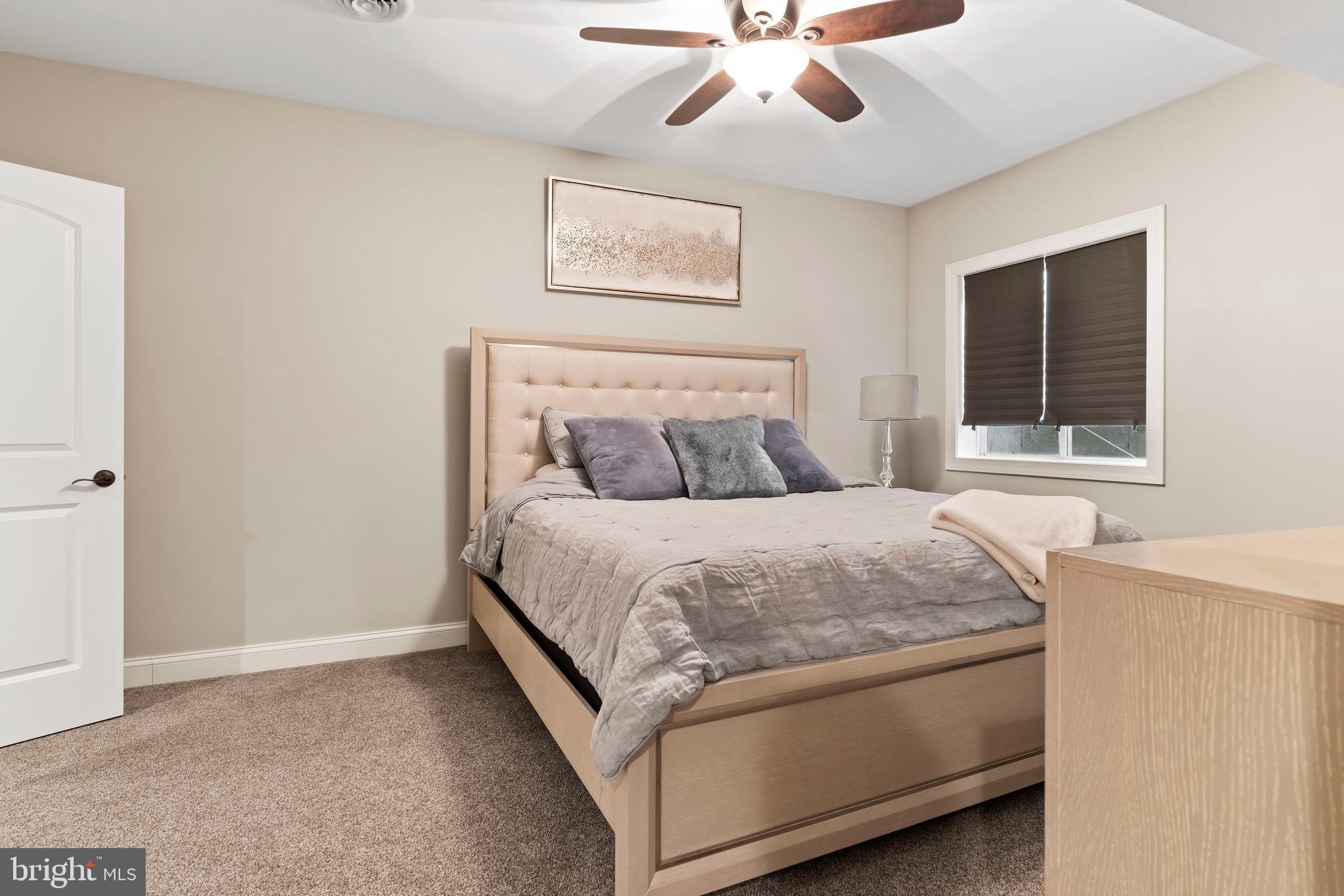 HILLSIDE FARMS - Residential