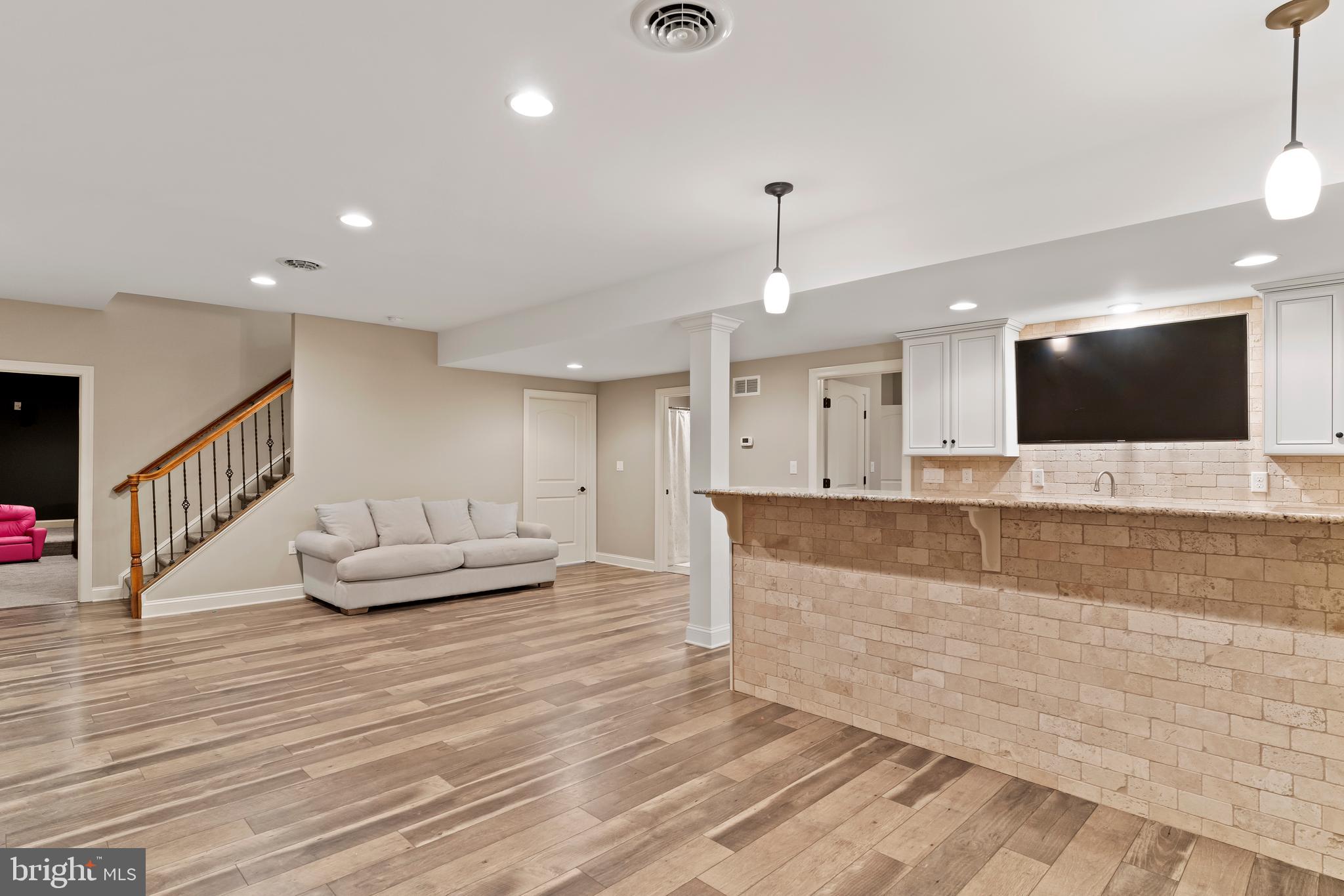 HILLSIDE FARMS - Residential