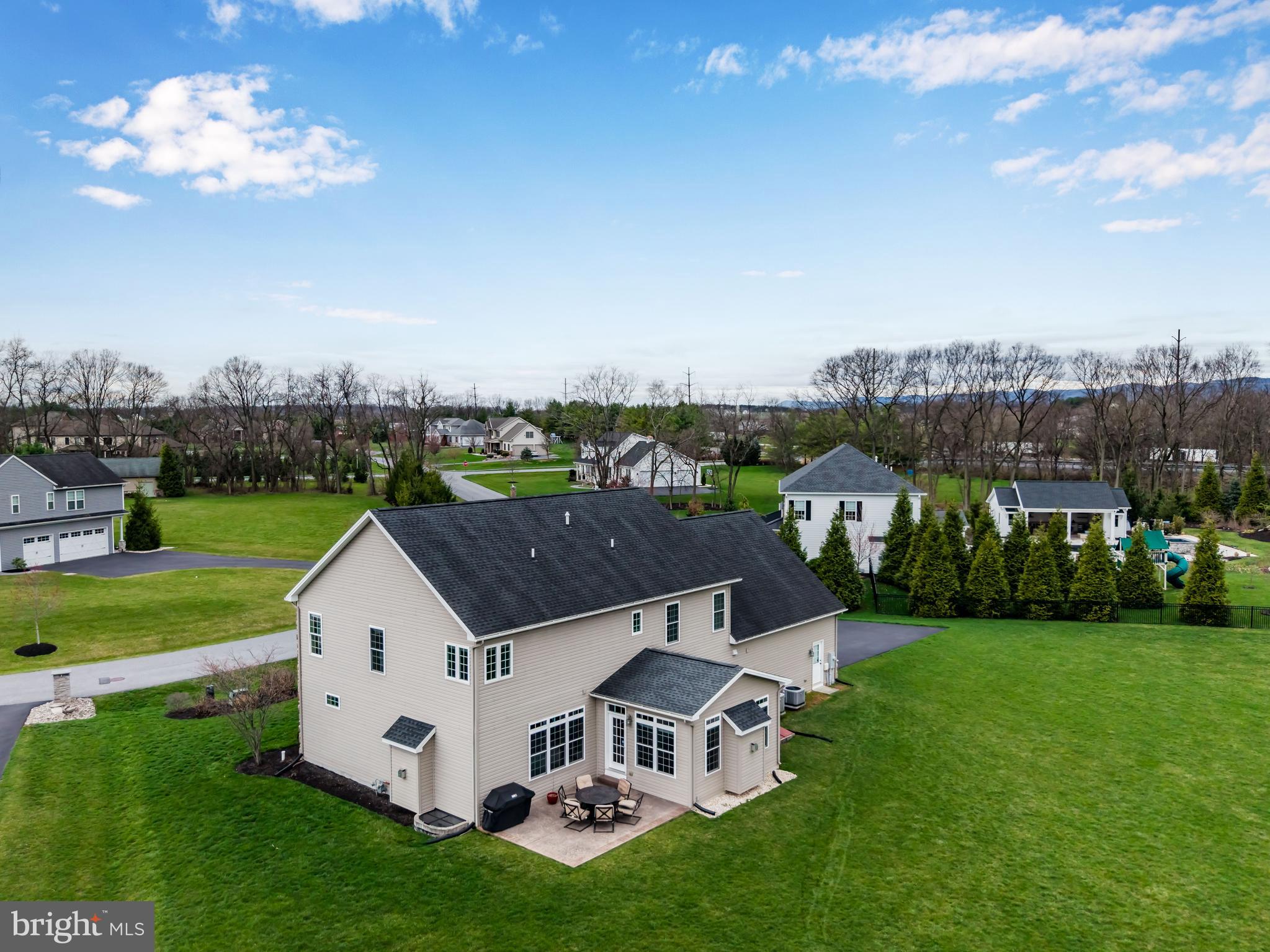 HILLSIDE FARMS - Residential