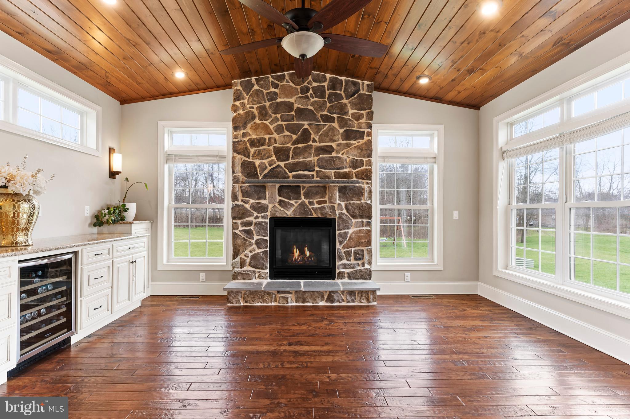 HILLSIDE FARMS - Residential