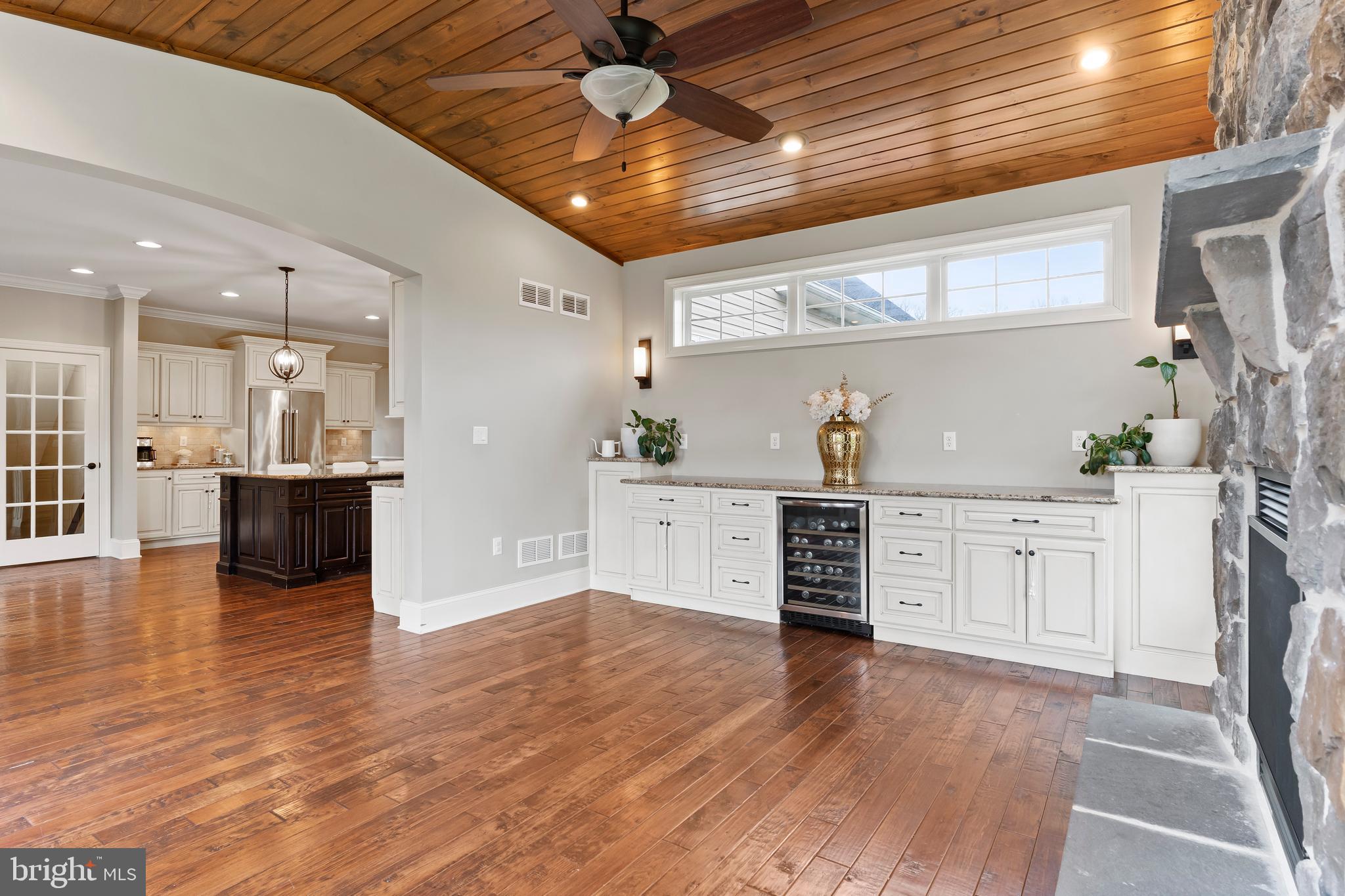 HILLSIDE FARMS - Residential