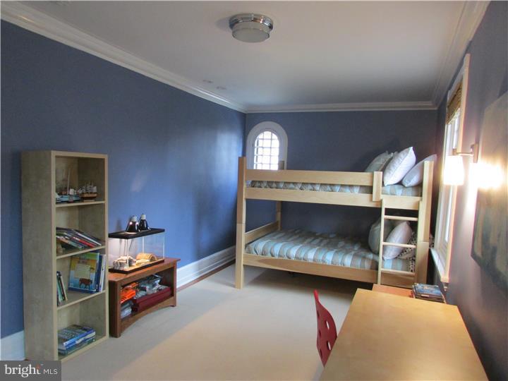 CHESTNUT HILL - Residential