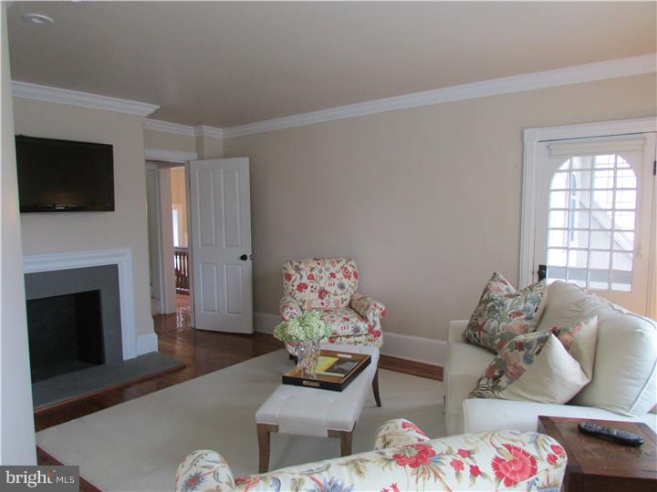 CHESTNUT HILL - Residential