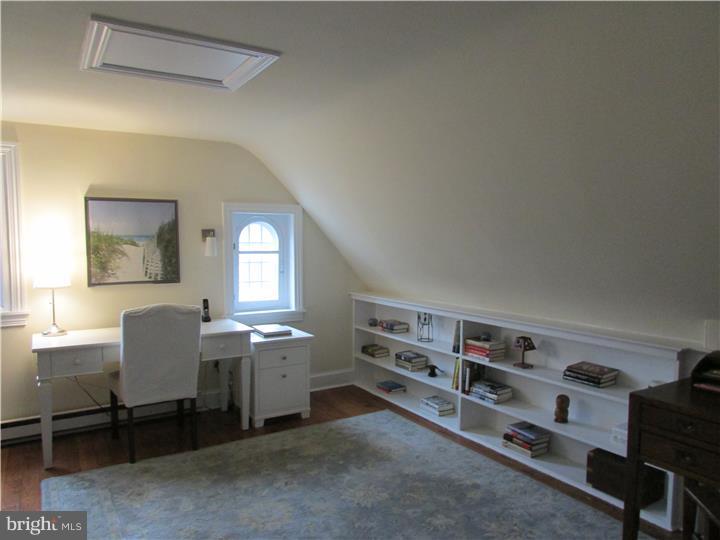 CHESTNUT HILL - Residential