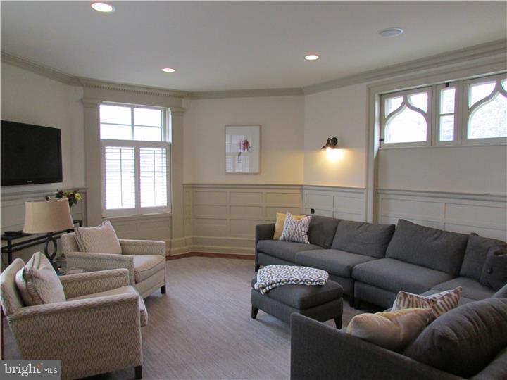 CHESTNUT HILL - Residential