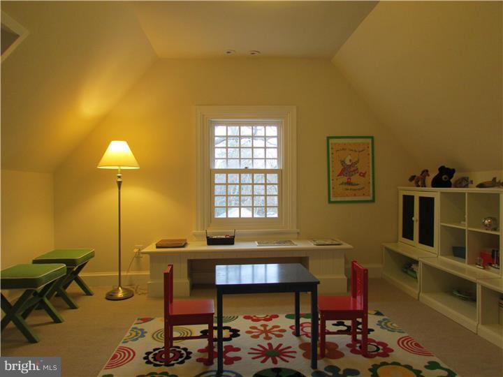 CHESTNUT HILL - Residential