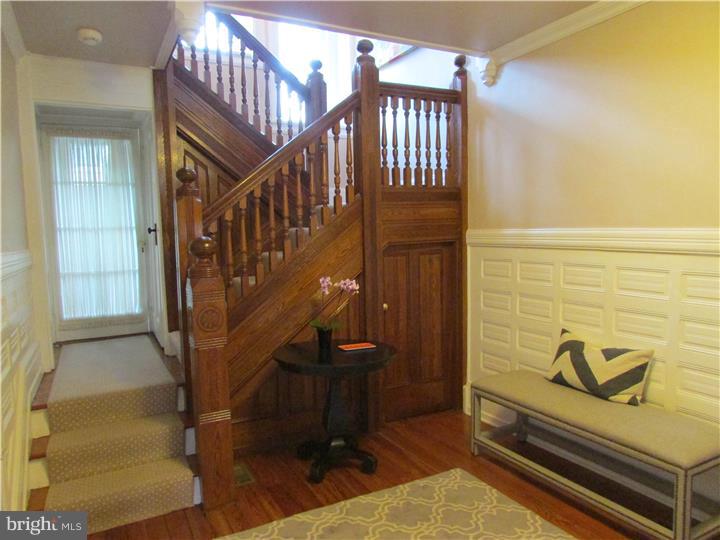 CHESTNUT HILL - Residential