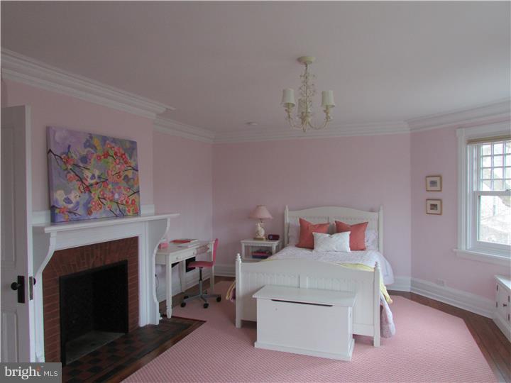 CHESTNUT HILL - Residential