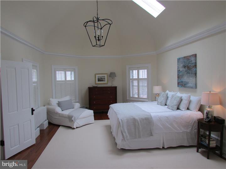 CHESTNUT HILL - Residential