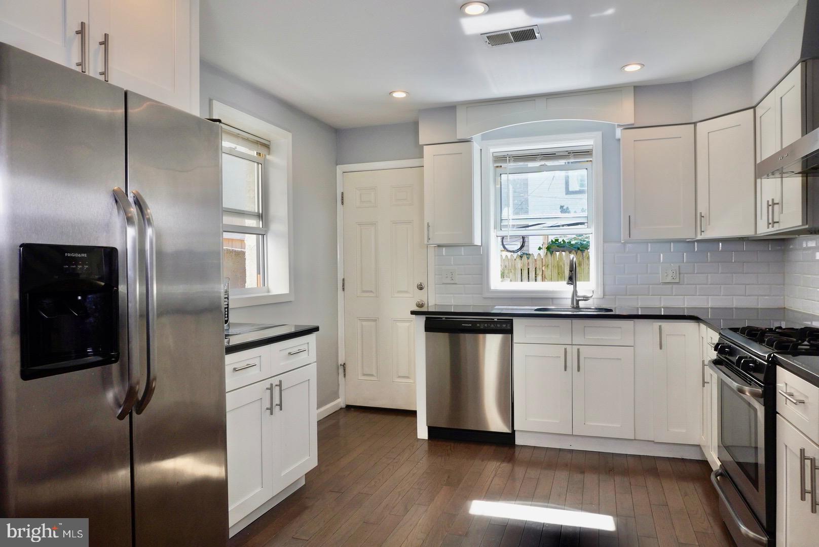 POINT BREEZE - Residential