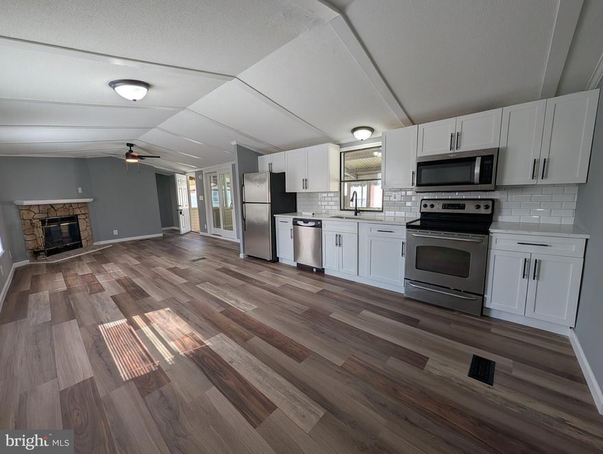 Fabulous single wide mobile homes with all lots of nice additions! The house is 2 generously sized bedrooms and bathrooms including an addition sunroom that can be converted to a third bedroom. The home includes a shed. This is a higher model mobile home which entails more windows  in the bedrooms and bathrooms! Call this place your home!!!

***Income requirement of $2,500(Gross)
*** Call agent for lender referrals