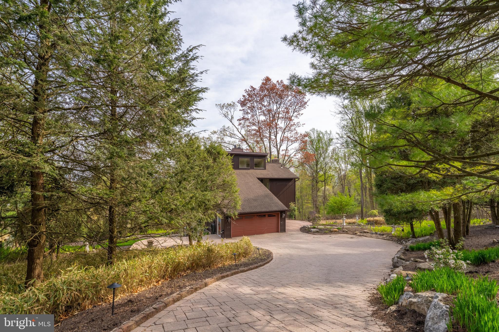 3446 HONEYSUCKLE ROAD