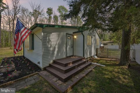 Photo of 1128 Poplar Avenue, WILLIAMSTOWN, NJ 08094 (MLS # NJGL2071966)