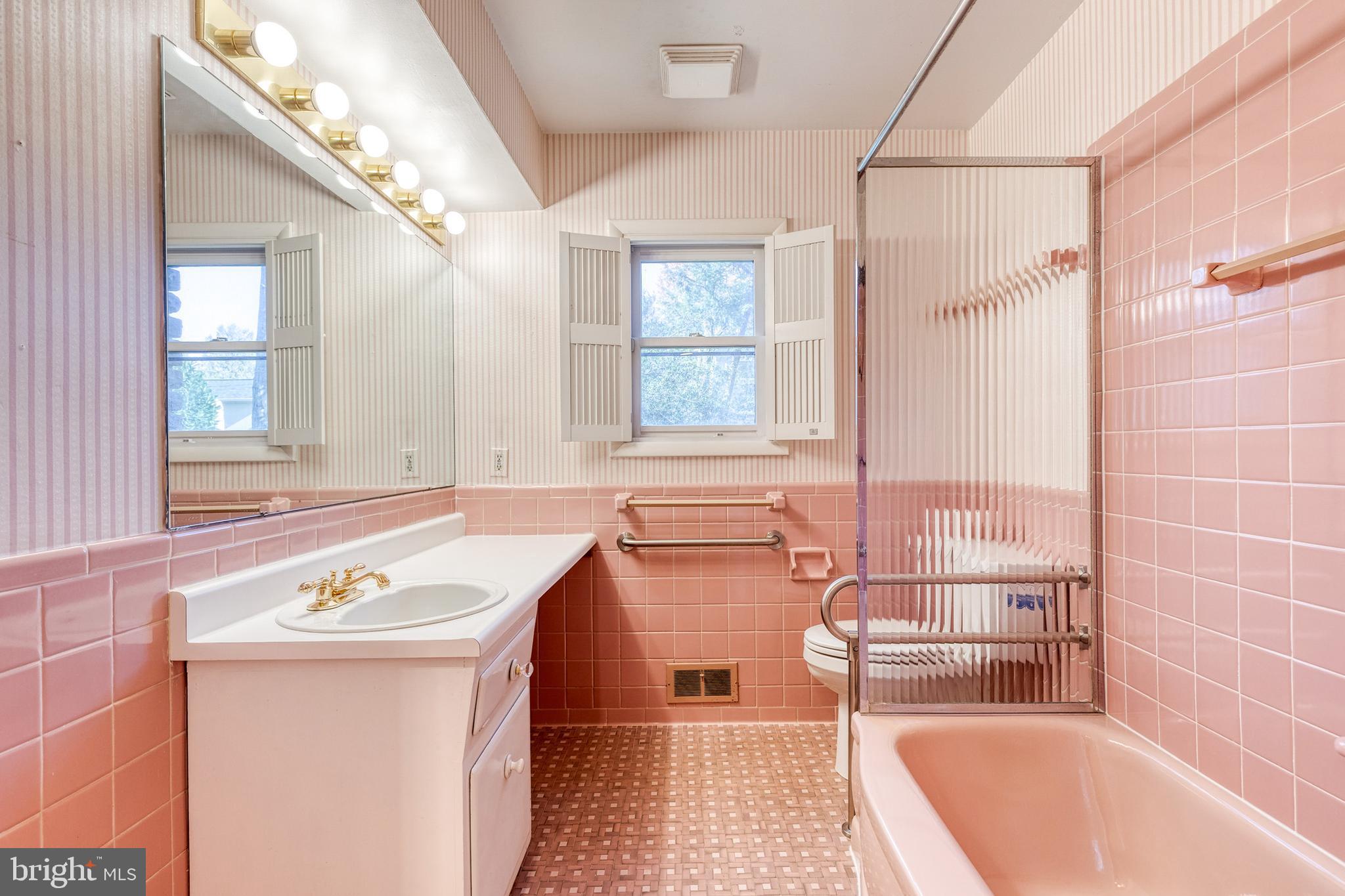 HAMPTON VILLAGE - Residential