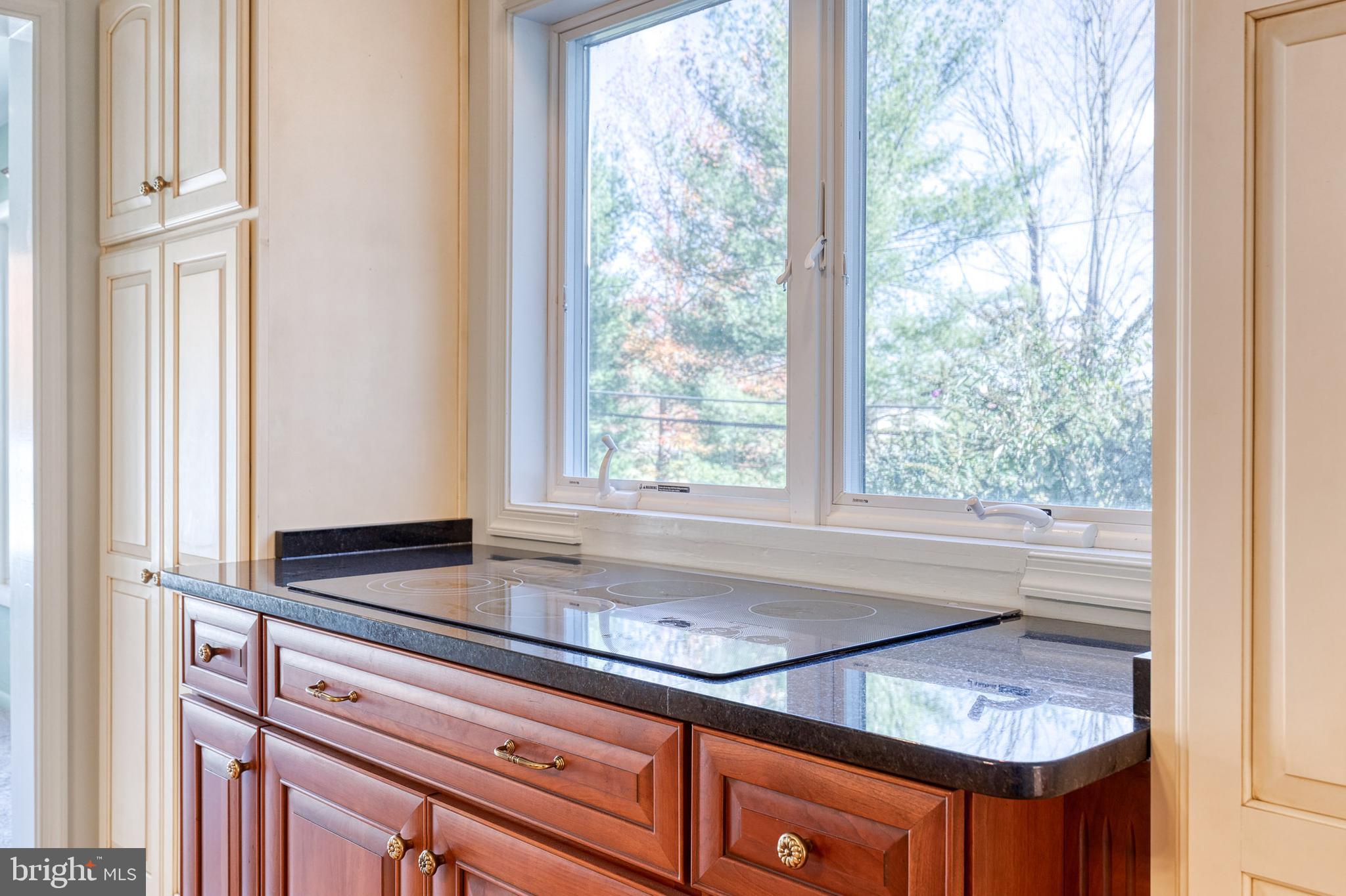 HAMPTON VILLAGE - Residential