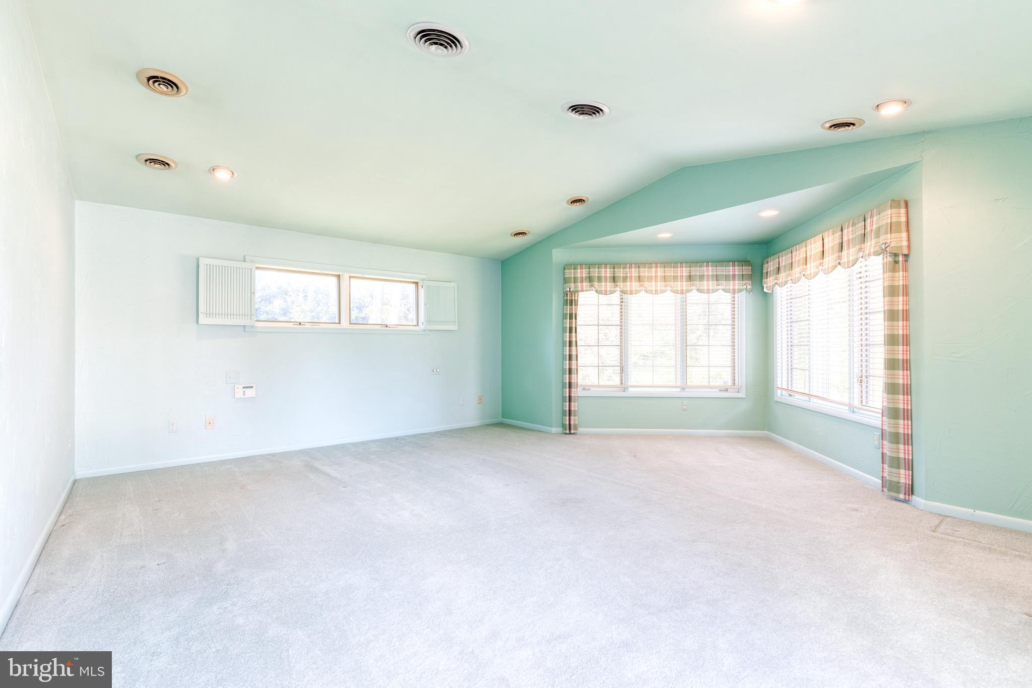 HAMPTON VILLAGE - Residential