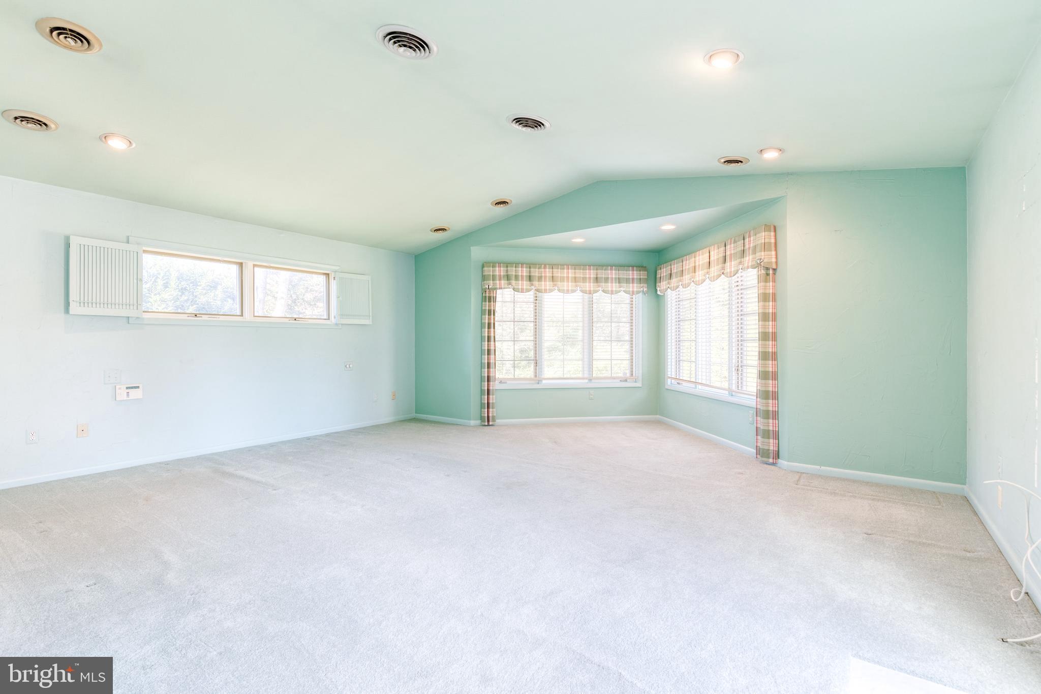 HAMPTON VILLAGE - Residential