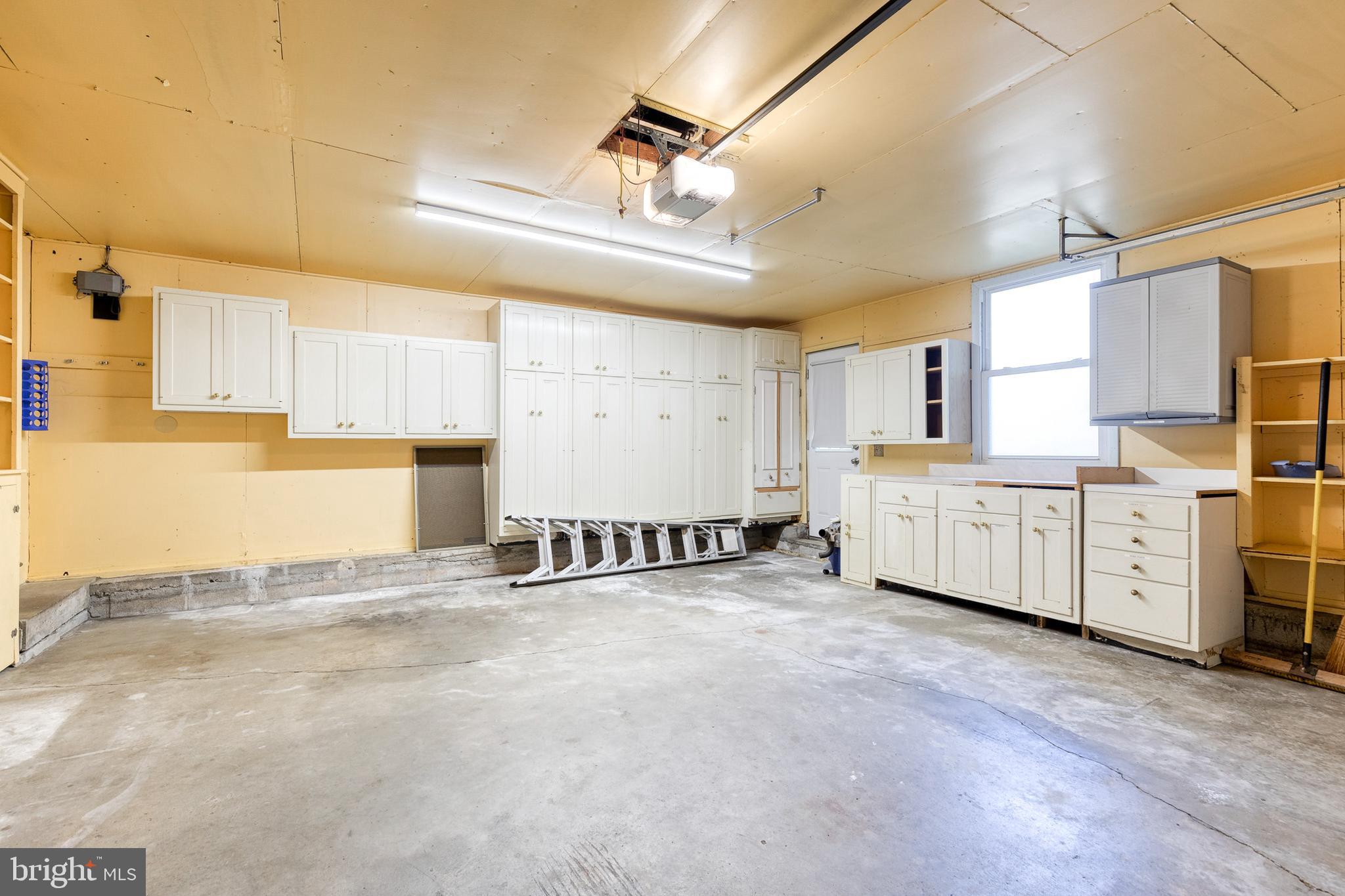 HAMPTON VILLAGE - Residential