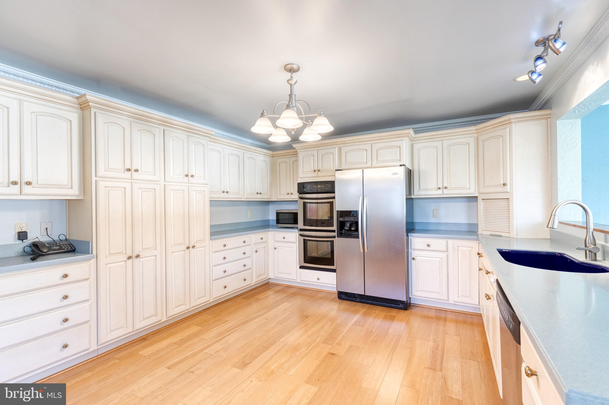 HAMPTON VILLAGE - Residential