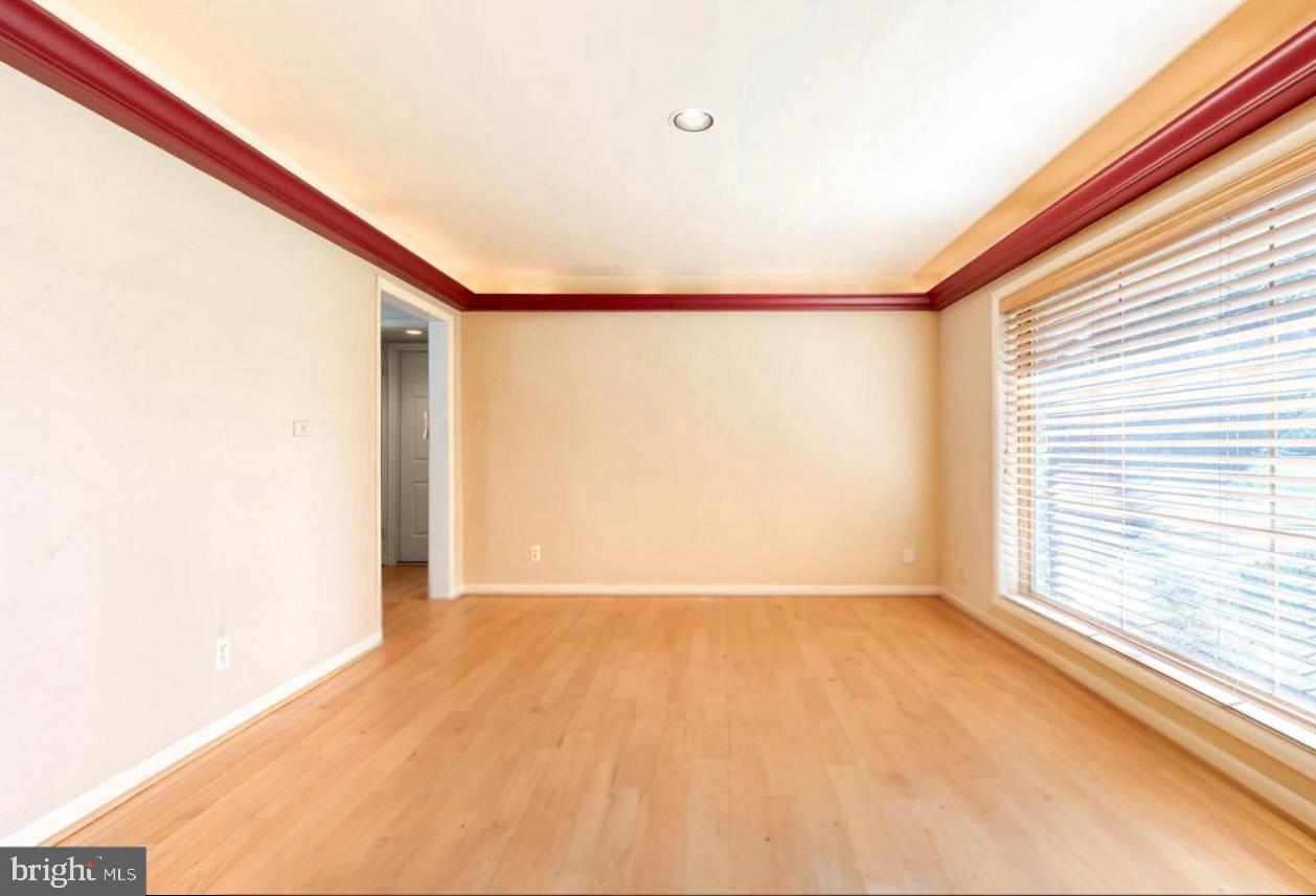 HAMPTON VILLAGE - Residential