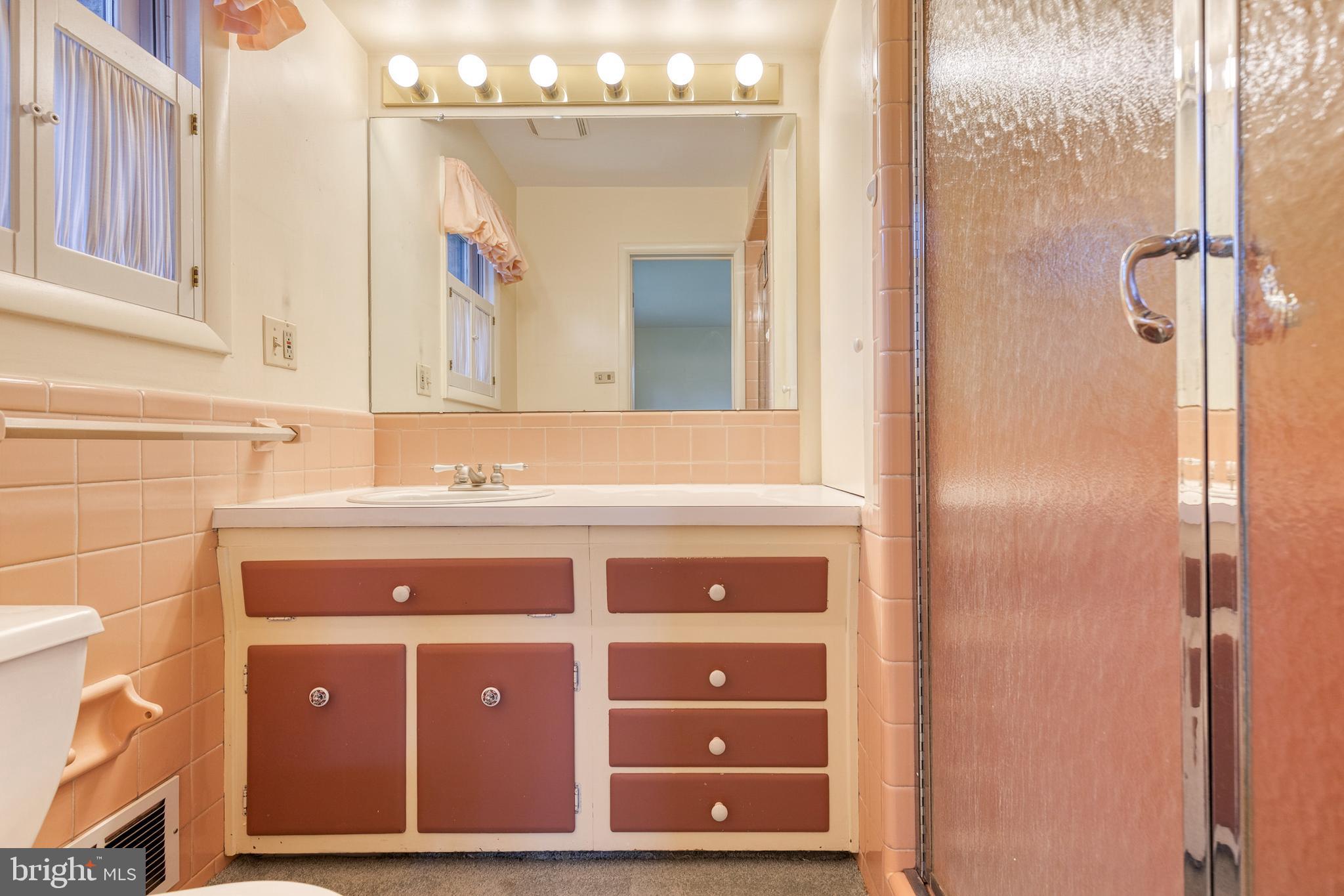 HAMPTON VILLAGE - Residential