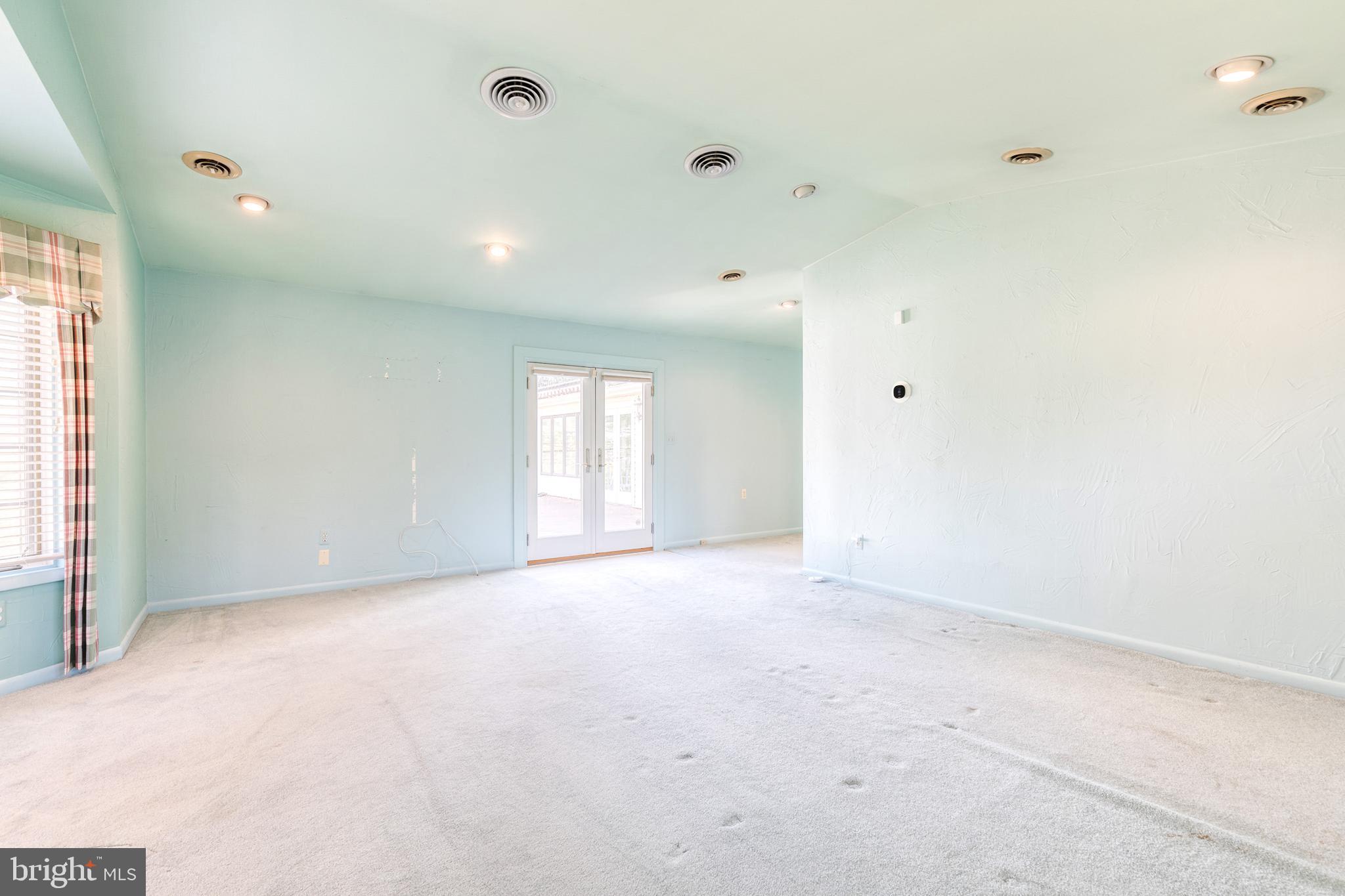 HAMPTON VILLAGE - Residential