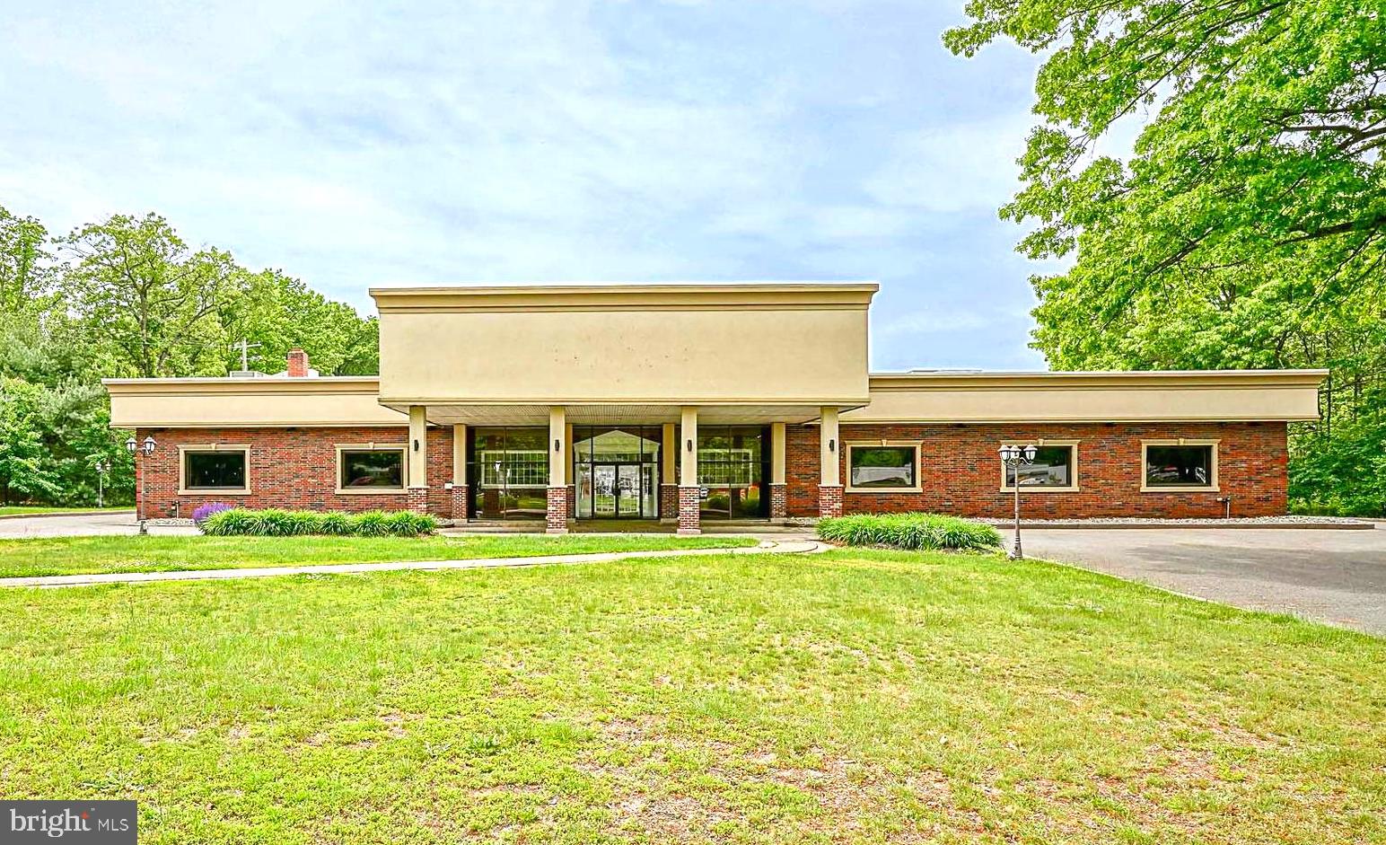 1351 N BLACK HORSE PK