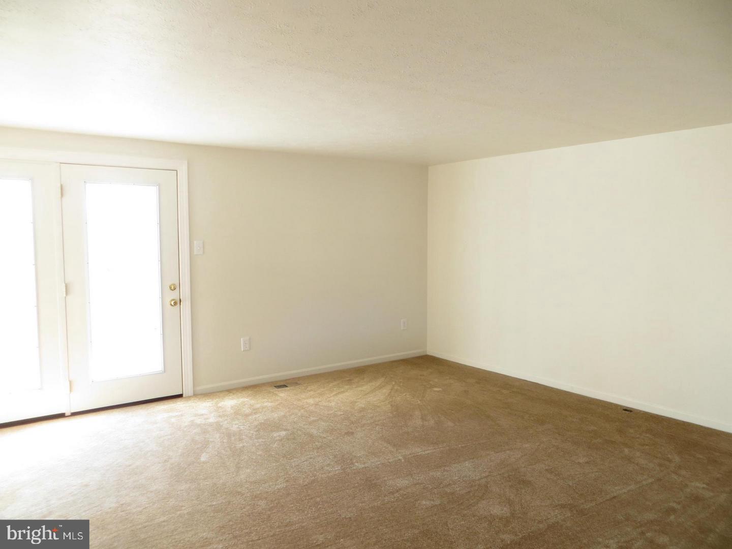 RIVERSIDE - Residential Lease