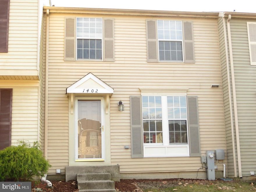 MUST HAVE EXCELLENT CREDIT- $1,2953 year lease, $1,350 2 year, $1,395 one year