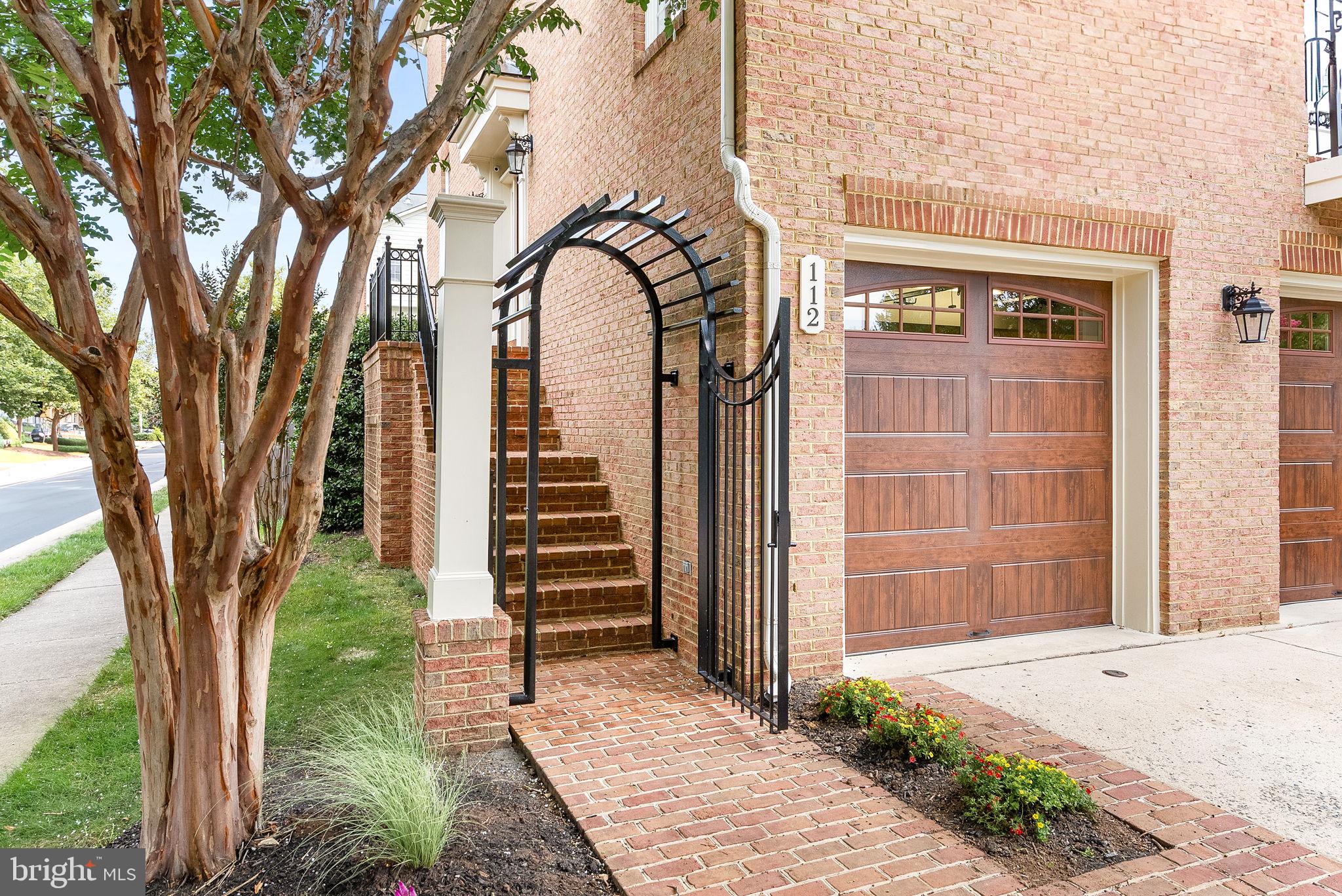112 MONROE MILLS LANE