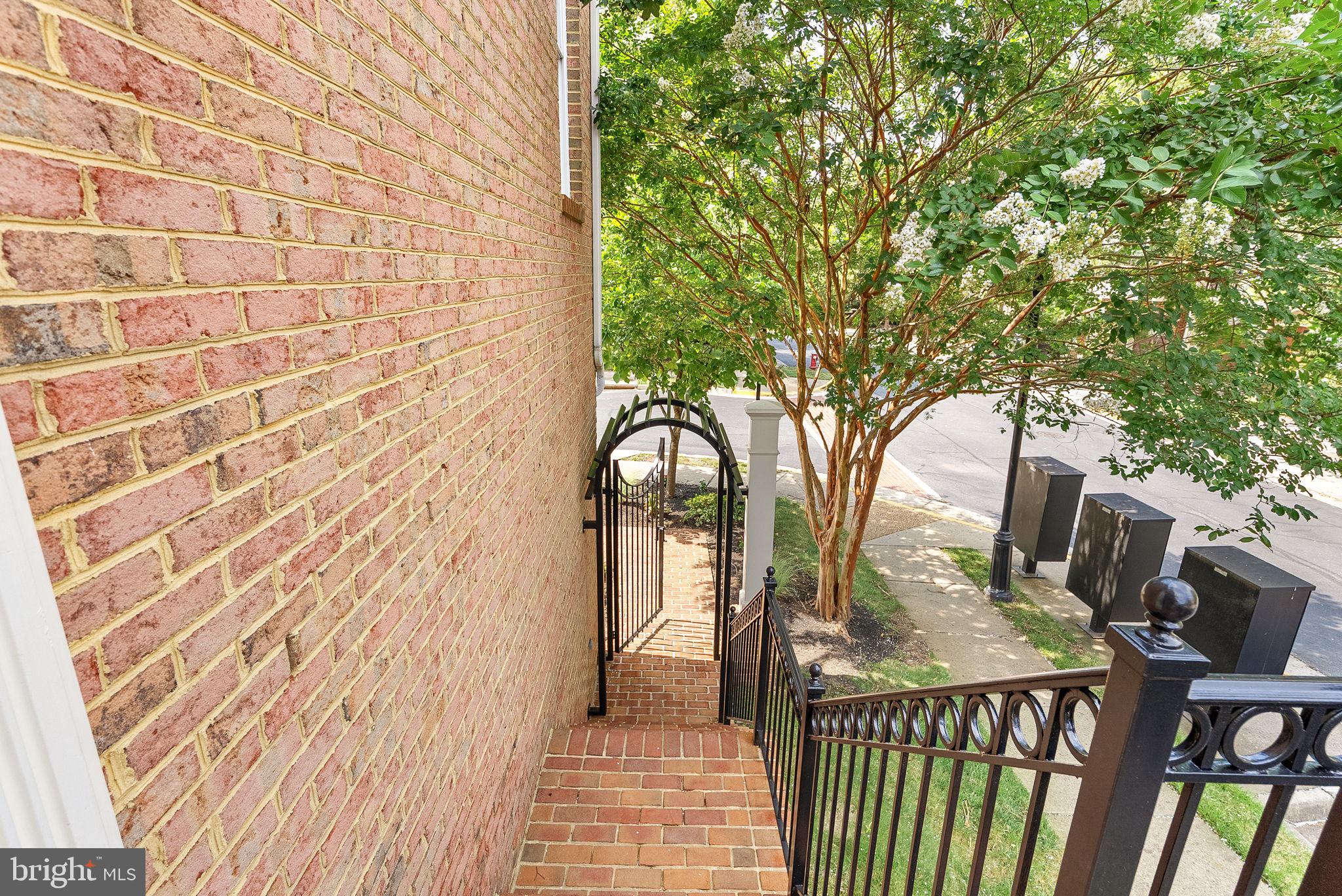112 MONROE MILLS LANE