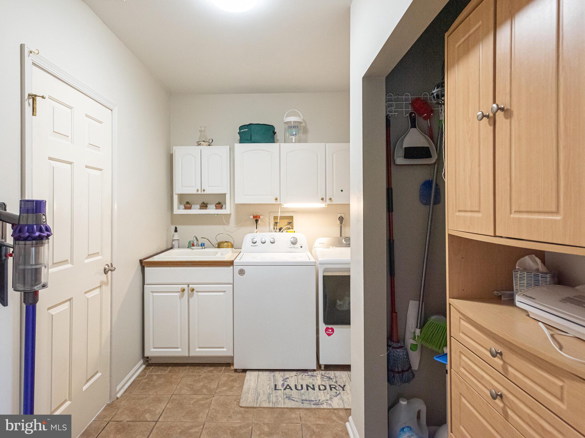 ROLLING HILLS - Residential