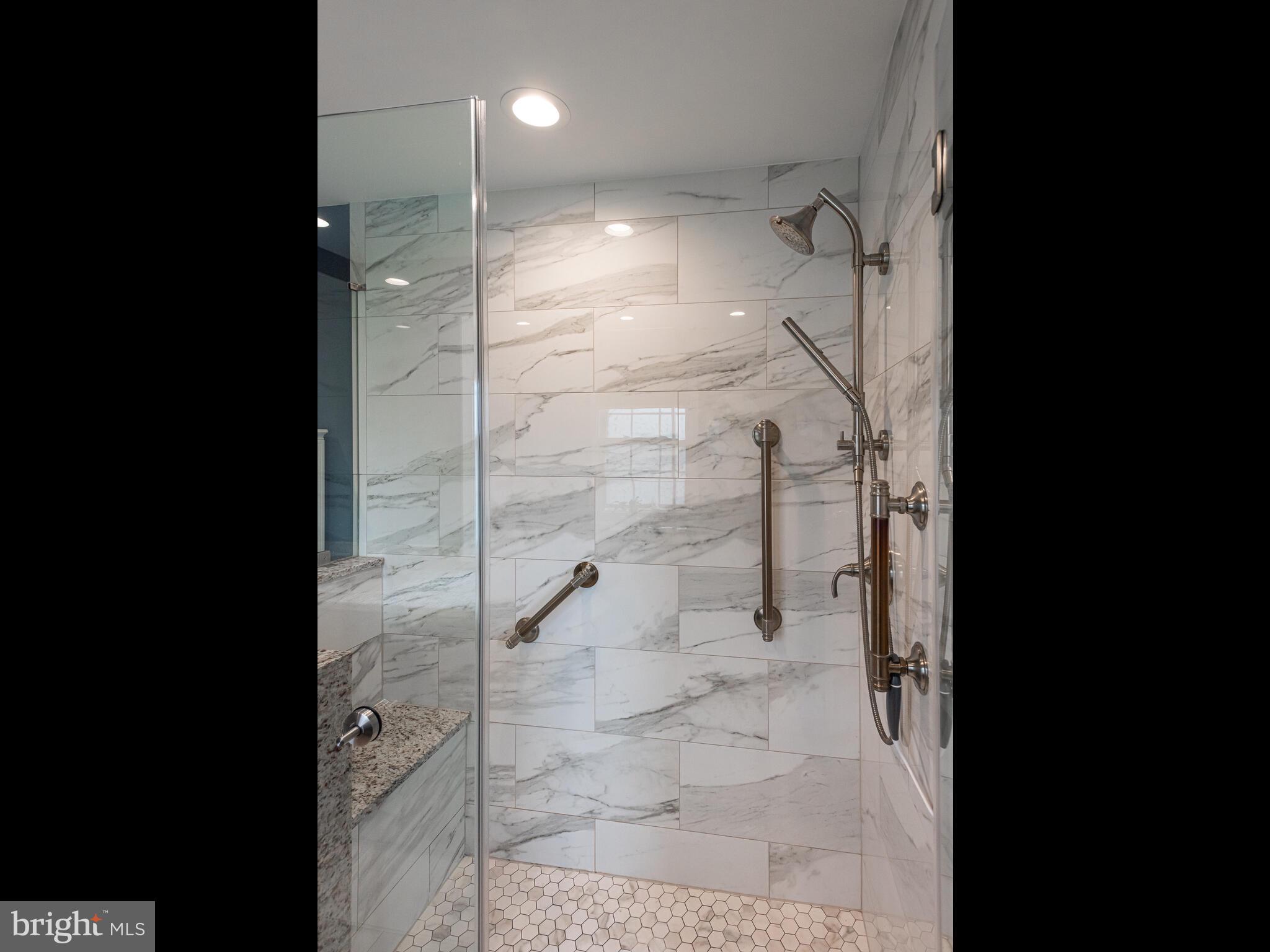 ROLLING HILLS - Residential