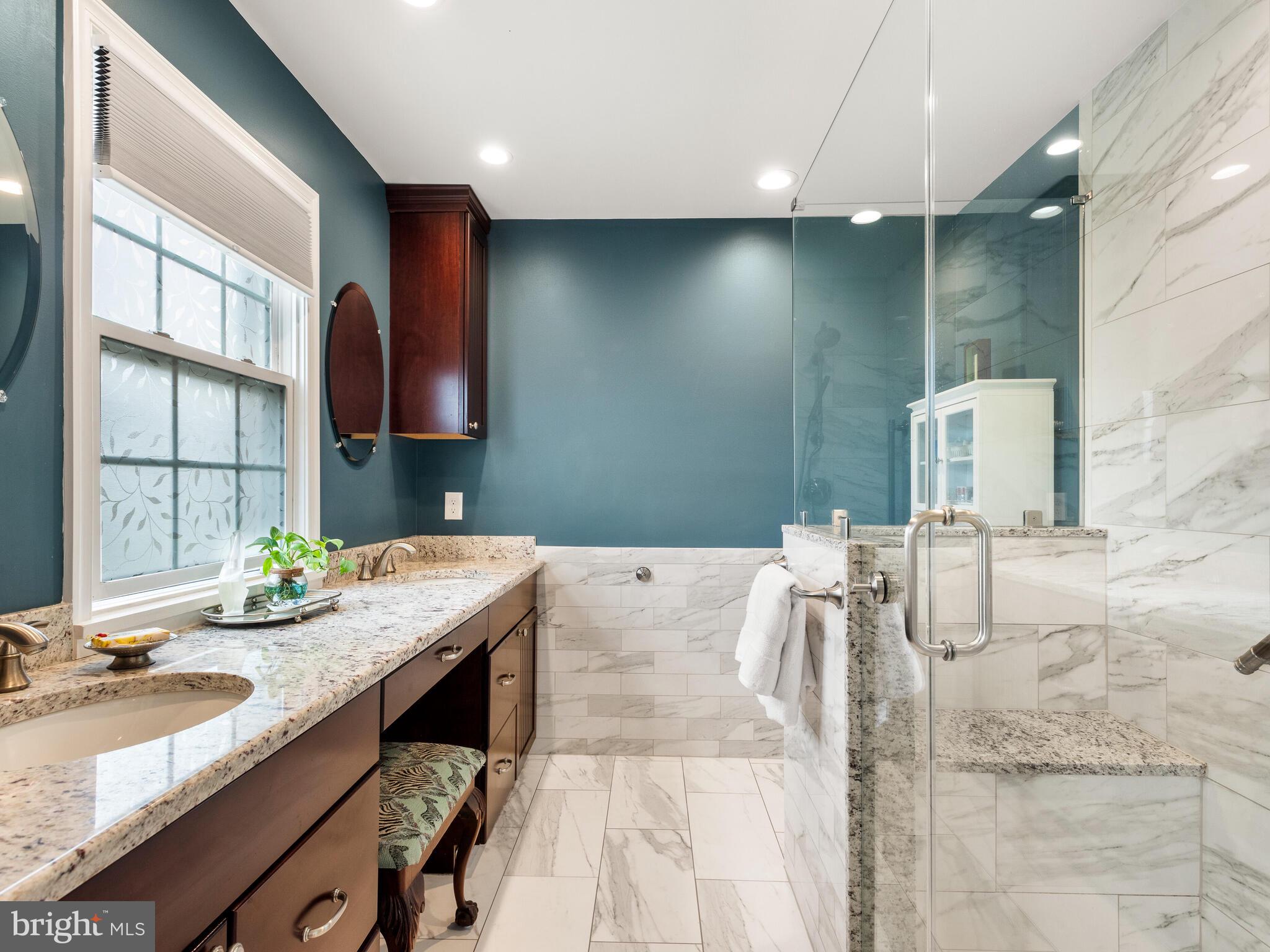 ROLLING HILLS - Residential