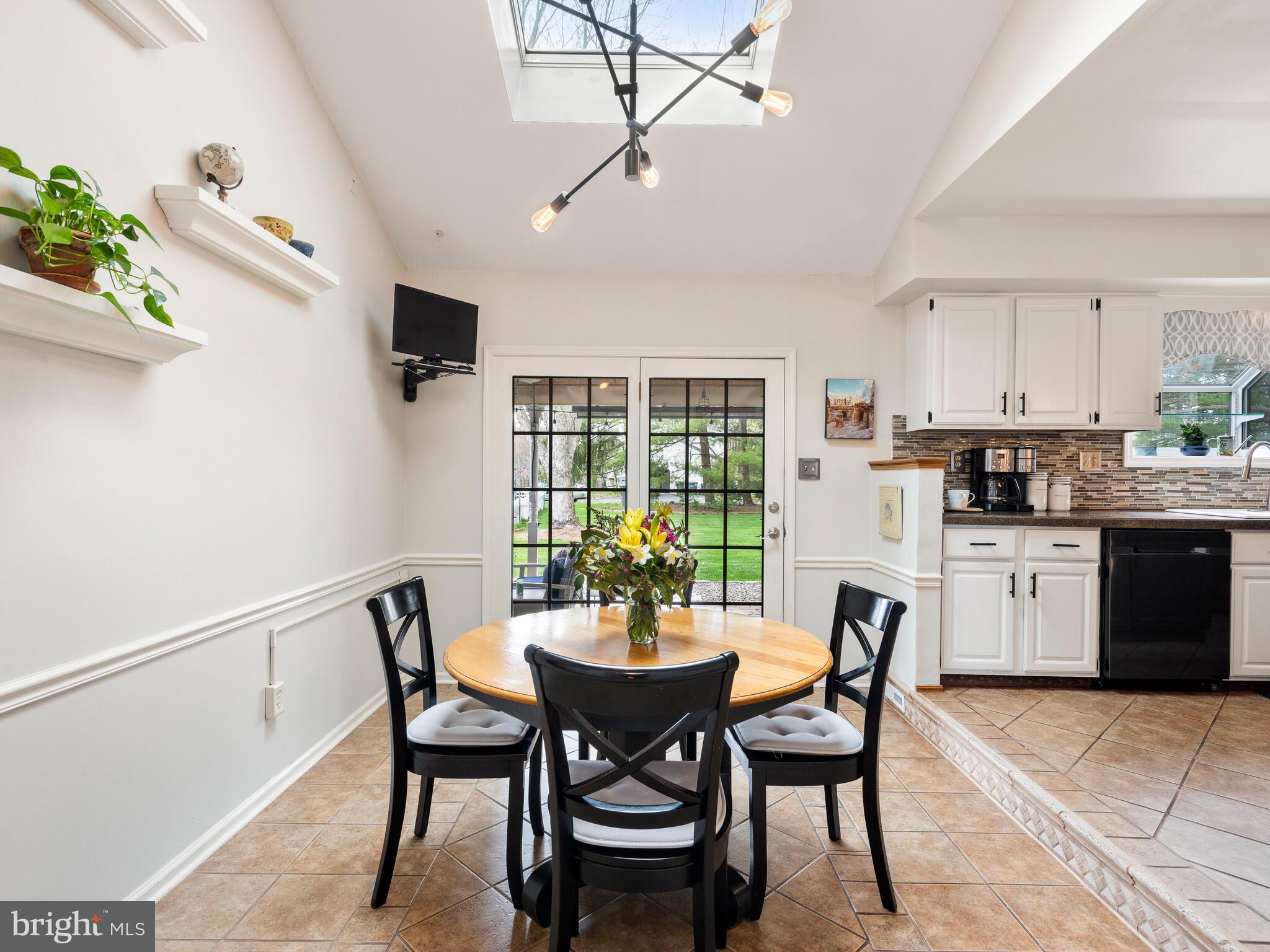 ROLLING HILLS - Residential