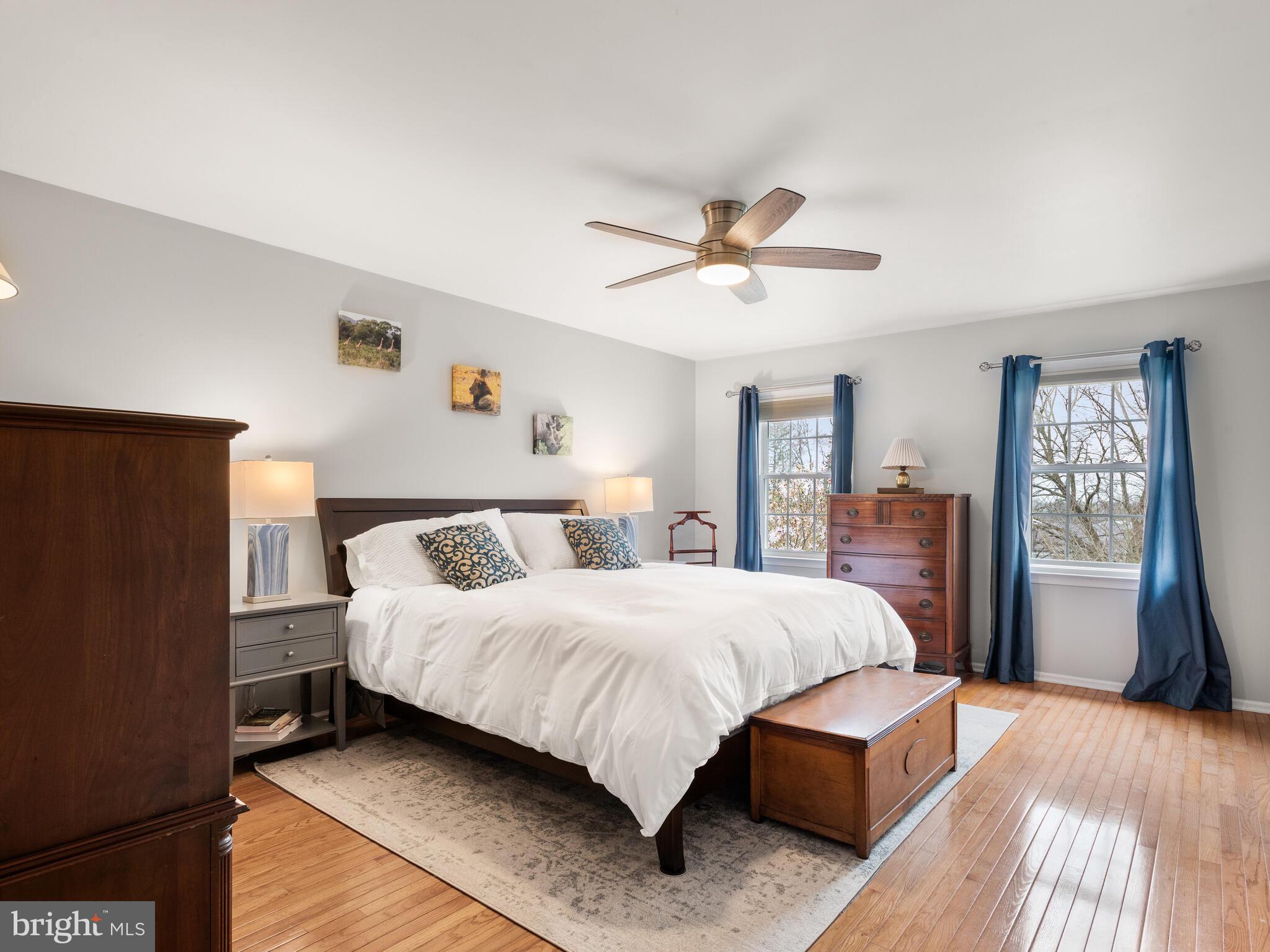 ROLLING HILLS - Residential