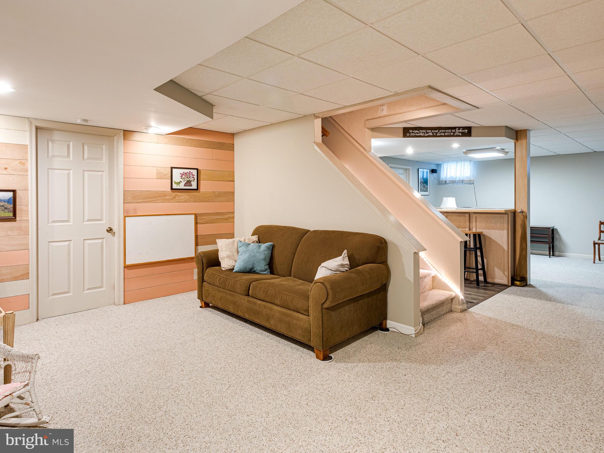 ROLLING HILLS - Residential