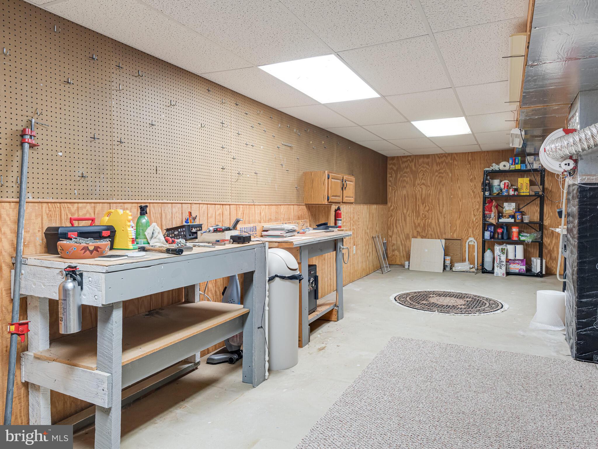 ROLLING HILLS - Residential