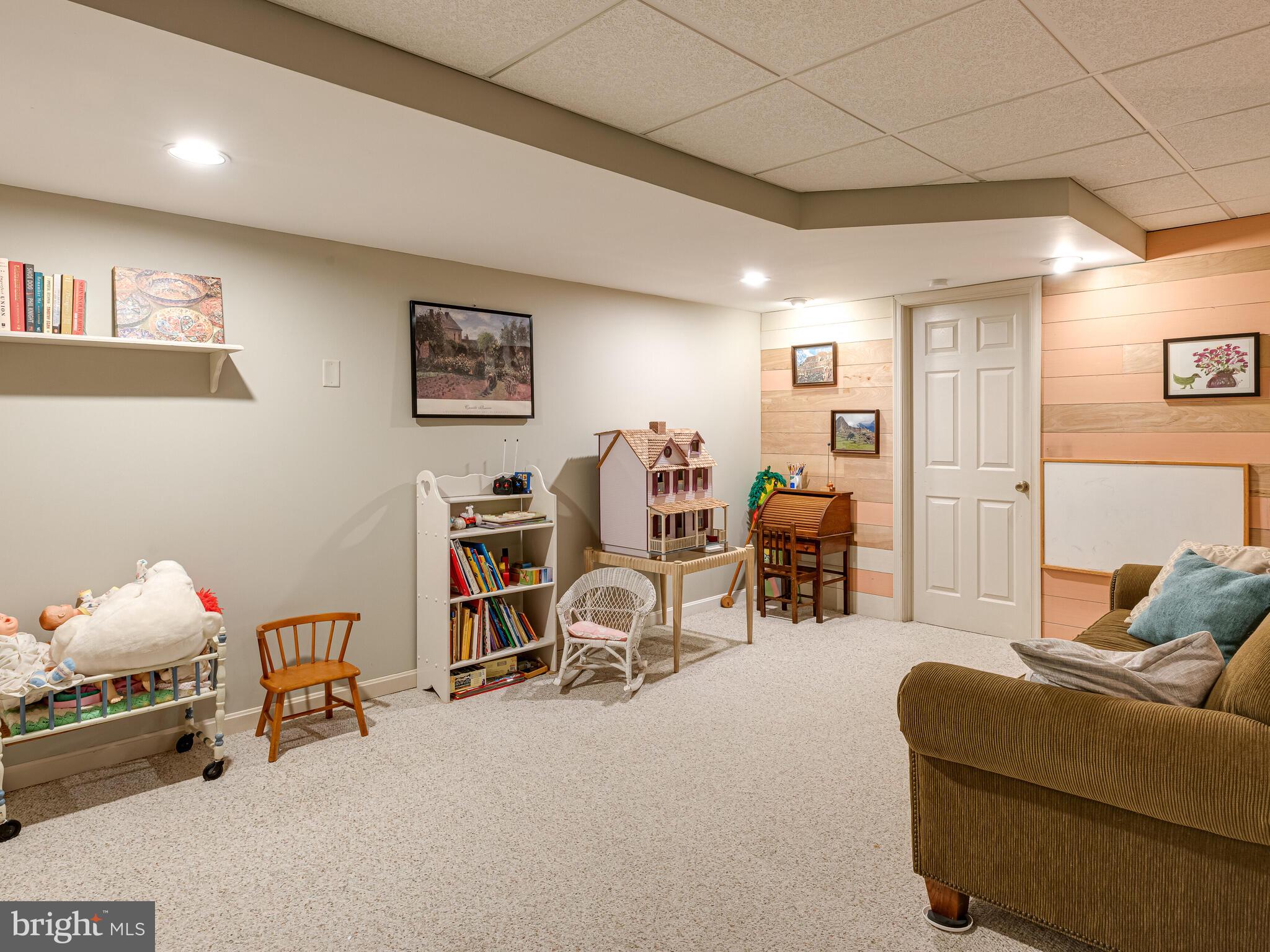 ROLLING HILLS - Residential