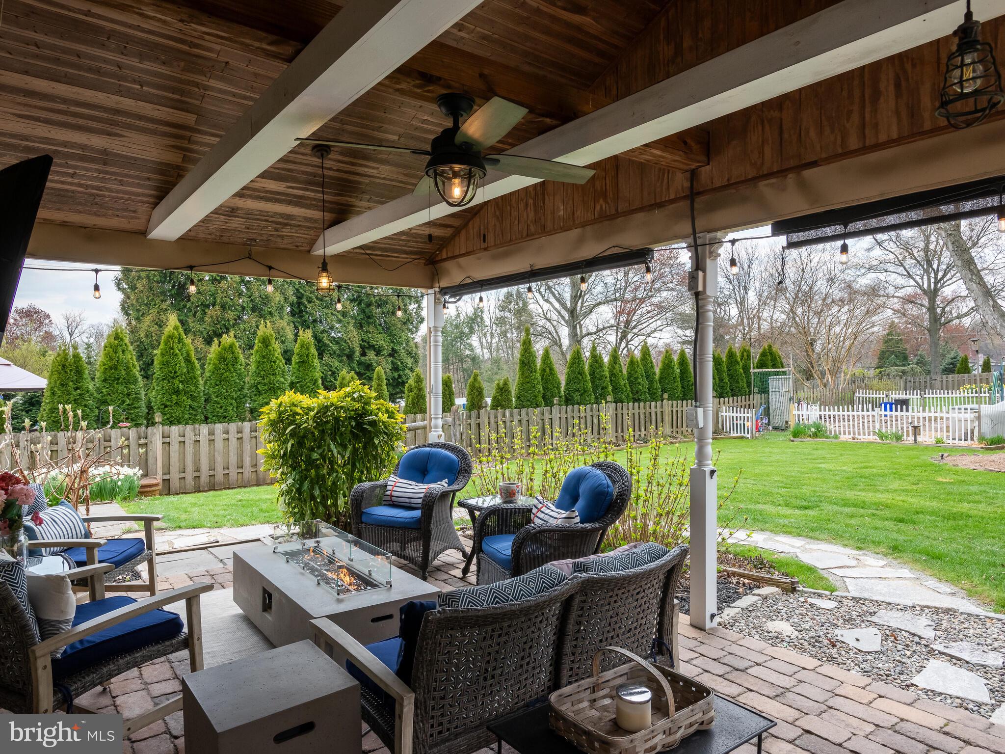 ROLLING HILLS - Residential