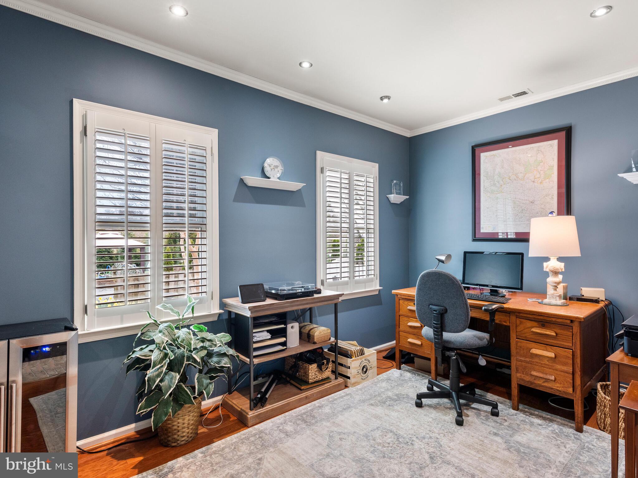 ROLLING HILLS - Residential