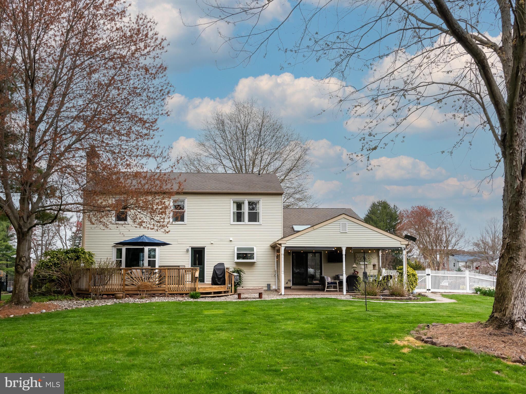 ROLLING HILLS - Residential