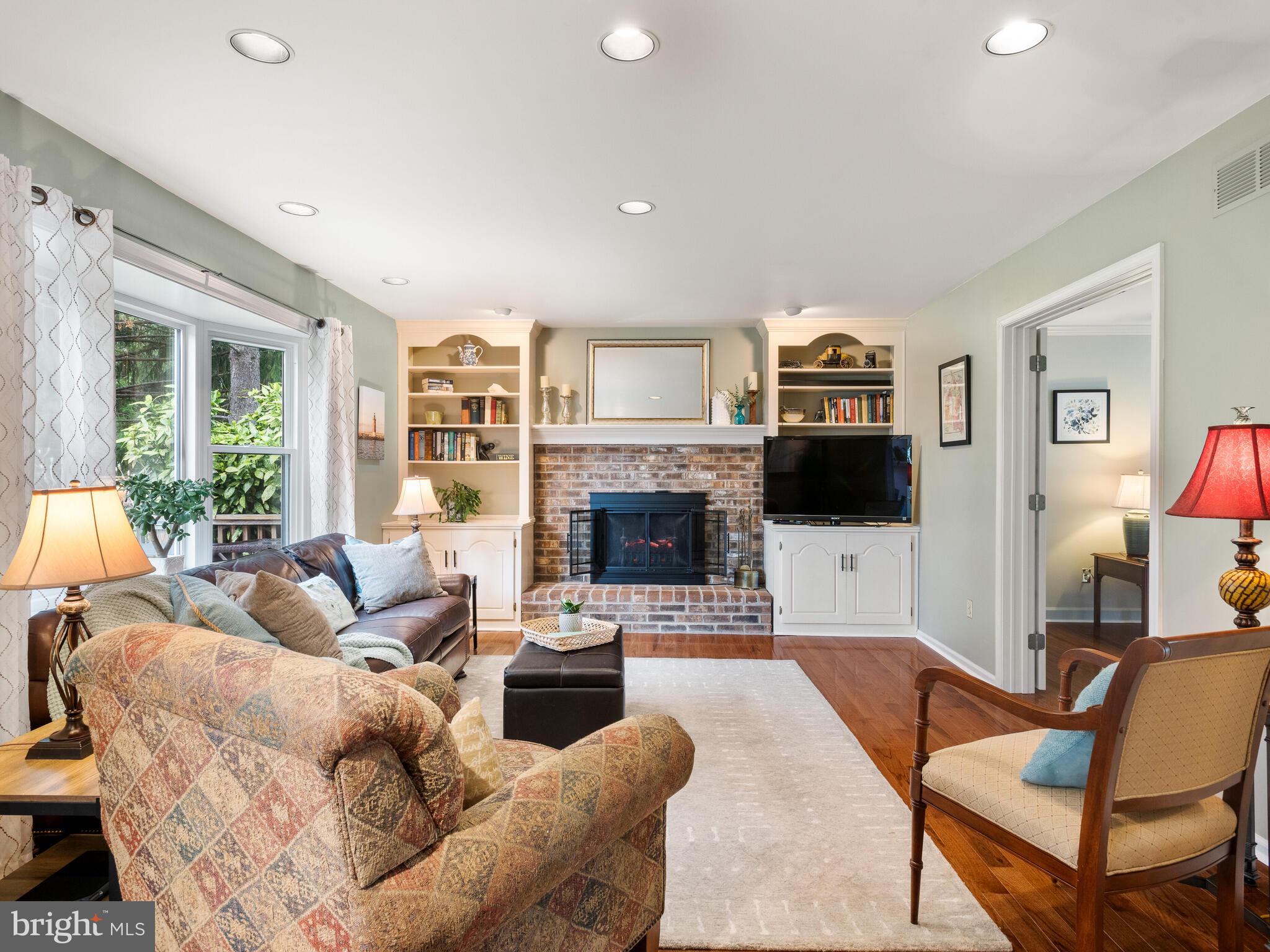 ROLLING HILLS - Residential