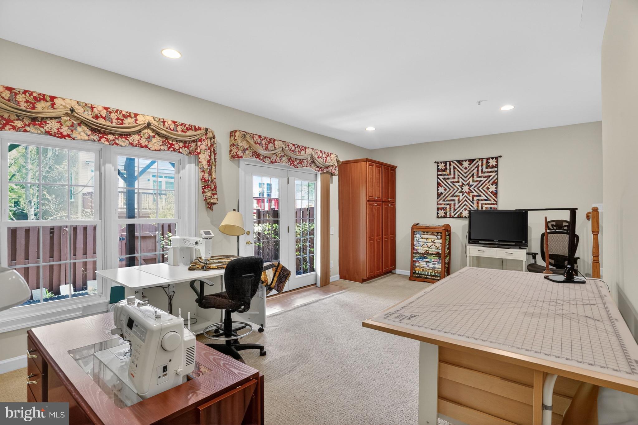 COUNTRY CREEK - Residential