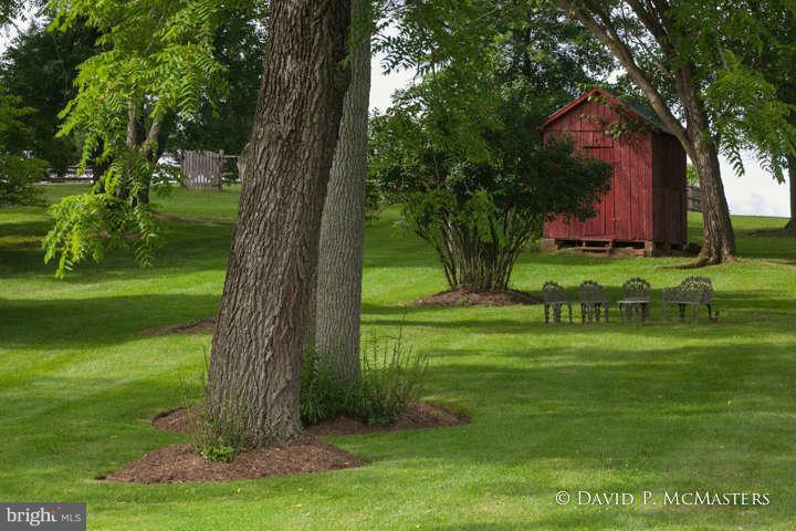 WILLOWDALE - Residential