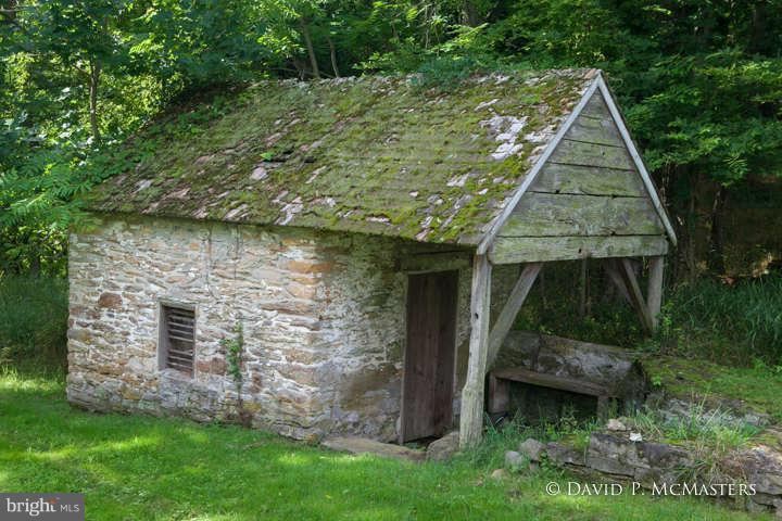 WILLOWDALE - Residential