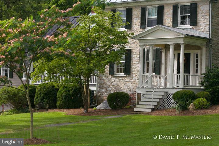 WILLOWDALE - Residential