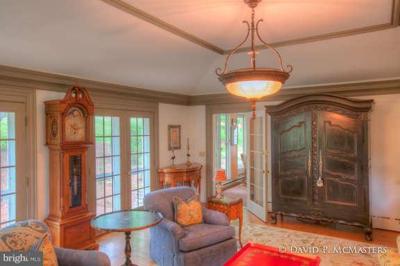 WILLOWDALE - Residential