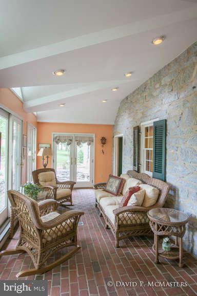 WILLOWDALE - Residential