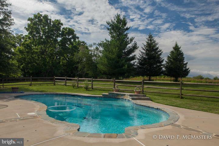 WILLOWDALE - Residential